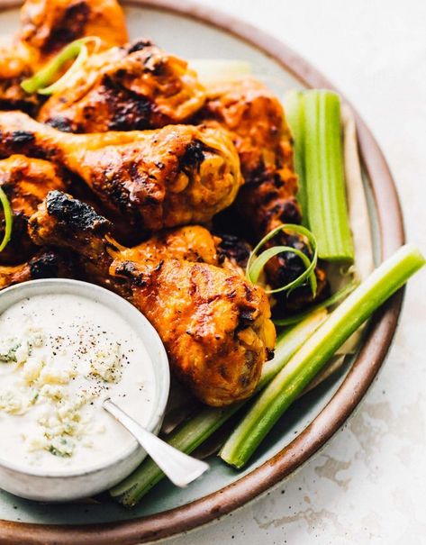 Buffalo Grilled Chicken, Chicken Drummies, Grilled Drumsticks, Chicken Legs Recipes, Grilled Chicken Drumsticks, Chicken Drumsticks Recipe, Grilled Chicken Legs, Drumsticks Recipe, Crispy Recipes