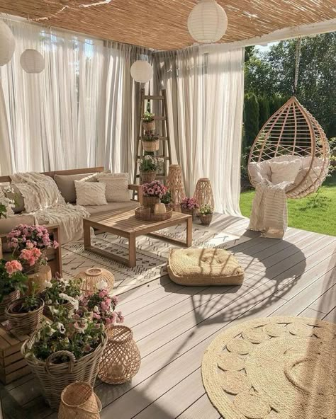 Beautiful Balcony, Patio Decorating Ideas On A Budget, Small Balcony Ideas, Outdoor Living Room, Patio Decorating Ideas, Outdoor Decor Backyard, Backyard Makeover, Rustic Garden Decor, Outdoor Patio Decor