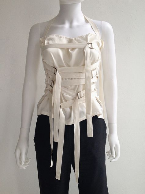 https://1zc.tumblr.com/post/680688872103067648 Extreme Fashion, Sweeney Todd, Straight Jacket, Fashion Victim, Ann Demeulemeester, Spring Tops, Strap Top, Strap Tops, Mode Inspiration