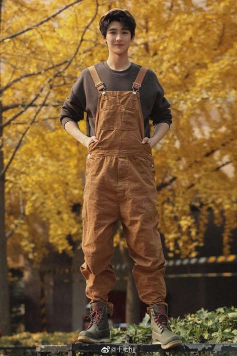 Wall E Costume, Huang Jun Jie, Farmer Outfit, Everything Is Ok, Farm Clothes, Trendy Boy Outfits, Overalls Men, Aesthetic Outfits Men, Mens Overalls