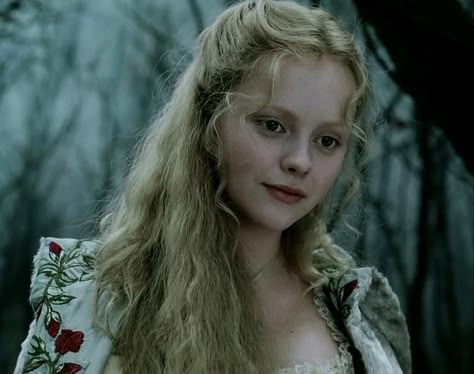 90s Halloween Movies, Daenys Targaryen, Katrina Van Tassel, Sleepy Hollow 1999, Halloween Film, Targaryen Aesthetic, Christina Ricci, Luna Lovegood, Sleepy Hollow