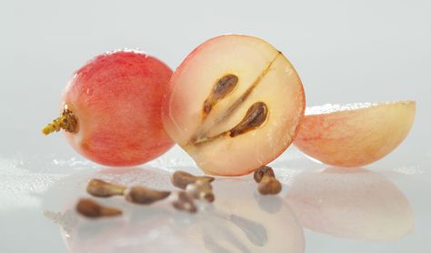 4 Reasons to Eat Your Grape Seeds Grape Seeds, Grapes Benefits, Nutritional Food, Danette May, Seeds Benefits, Drinks Ideas, Grape Seed Extract, Food Info, The Catch