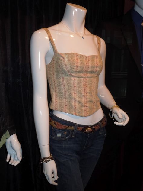 julianne hough wore this in footloose... I want that shirt!! Super cute from the back! Ariel Moore Footloose 2011 Outfits, Julianne Hough Footloose, Footloose Costumes, Ariel Moore, Footloose Movie, Footloose 2011, Kenny Wormald, Film Costumes, Modern Costumes