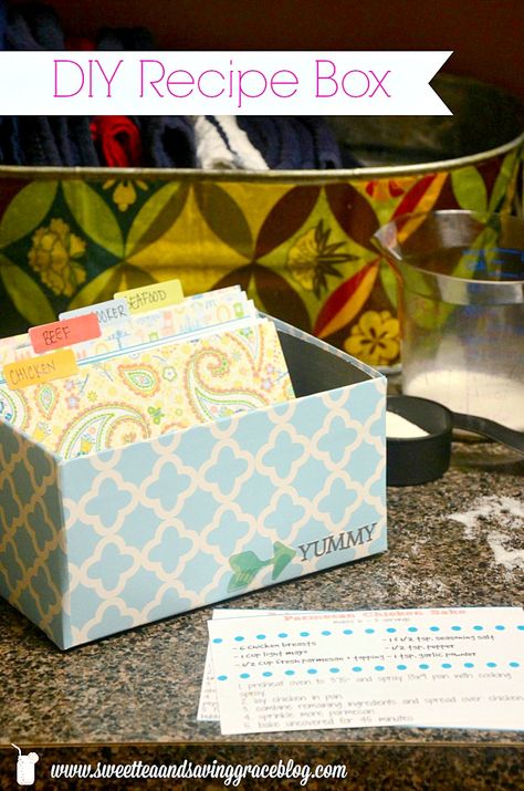 Recipe Box Ideas, Recipe Box Diy, Homemade Recipe Books, Recipe Card Box, Caramel Apples Homemade, Diy Cookbook, Food Tutorials, Homemade Cookbook, College Diy