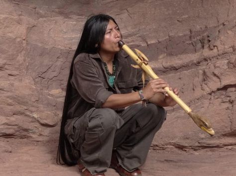 Native American Flute-Player... Martin Sensmeier, Native Flute, Native Beauty, Native American Music, Cave Women, Flute Instrument, Native American Regalia, Native American Wisdom, Native American Paintings