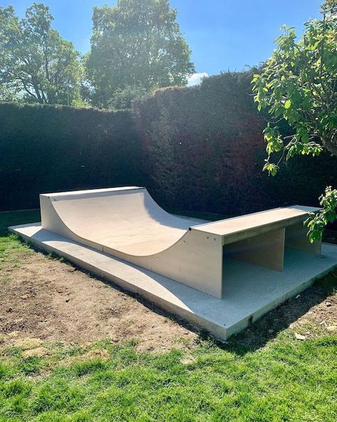 Home Made Skate Park, Skate Ramps Backyard, Casa Casuarina, Skateboard Storage, Backyard Skatepark, Skateboard Room, Skateboard Furniture, Skatepark Design, Mini Ramp