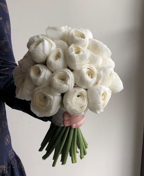 Ranunculus Bride Bouquet, Bride Bouquet Ranunculus, White Ranunculus Centerpiece, Wedding Flowers Moodboard, Wedding Bouquets Tulips Peonies, Ranunculus And Hydrangea Bouquet, Bridal Bouquet With Ranunculus, Ranculus Ranunculus Bouquet, Ranunculus Peony Bouquet