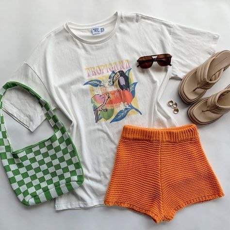 Pearl Sunglasses, Tropical Outfit, Summer Holiday Outfits, European Summer Outfits, Vacay Outfits, Orange Outfit, Pump It Up, Bag Green, Summer Fashion Outfits