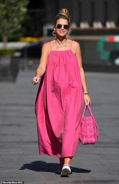 Pink Dress Outfit Casual, Pink Colour Dress, Pink Summer Outfits, Floaty Summer Dresses, Bright Pink Dresses, Satin Fashion, Pink Maxi, Tent Dress, Casual Day Dresses