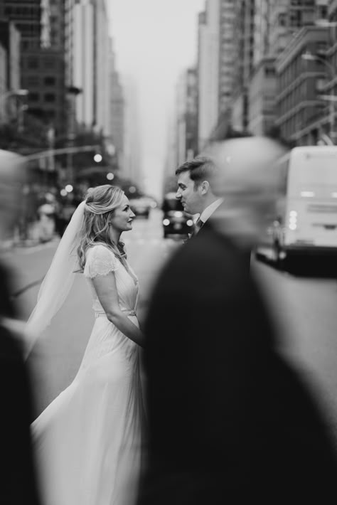 New York Wedding Photography, Wedding Street Style, Street Photography Wedding, Bride Street Photography, Wedding Urban, Urban Elopement Photography, Elopement City Photography, Wedding New York, Wedding Photoshoot City