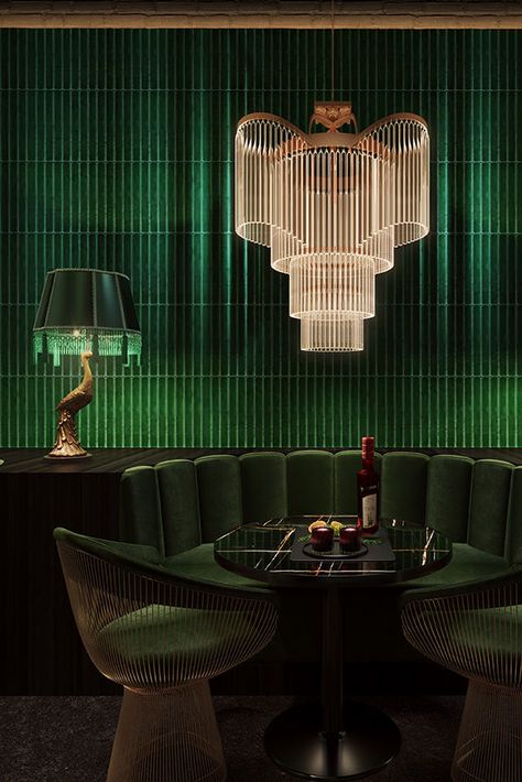 Discover the richness of a green velvet wallpaper. This luxurious texture brings a special, sophisticated vibe to your restaurant. Lounge Interiors, Art Deco Bar, Green Bar, Luxury Bar, Cocktails Bar, Green Room, Bar Interior, Lounge Design, Bar Design Restaurant