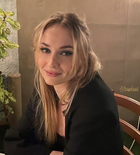 Sophia Turner, Little Women Quotes, Women Writing, Sansa Stark, Sophie Turner, Girl Crushes, Jean Grey, Material Girls, Woman Crush