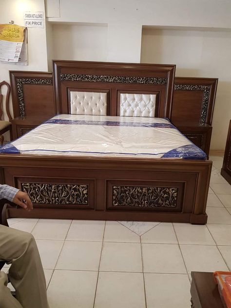 #beautifuldesign#bedrooms#warnishedbed Sagwan Bed Designs, Sagwan Wood Bed Design, Bed Ideas Aesthetic, Latest Wooden Bed Designs, Dope Captions, Rooms Aesthetic, Beautiful Bed Designs, Box Bed Design, Bed Design Ideas