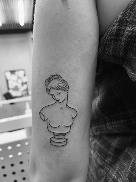 Minimalist Aphrodite Tattoo, Statue Of Venus Tattoo, Woman Bust Tattoo, Women Statue Tattoo, Greek Bust Tattoo Minimalist, Greek Woman Statue Tattoo, Greek Fineline Tattoo, Aphrodite Bust Tattoo, Venus Bust Tattoo