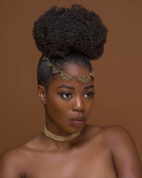 Dark Skin Beauty, Hair Flip, African Hairstyles, African Beauty, Afro Hairstyles, Black Girls Hairstyles, Black Women Hairstyles, Beautiful Hair, Girl Hairstyles