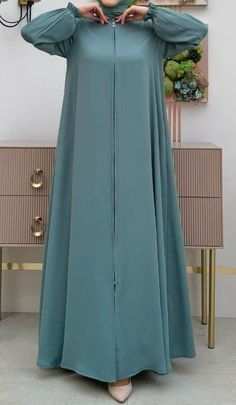 Elegant Muslim Outfits, Muslim Fashion Dress Simple, Zipper Abaya, Plain Abaya, Hilarious Dogs, Abaya Designs Latest, Hijab Abaya, Outfits Modest, Wedding Traditions