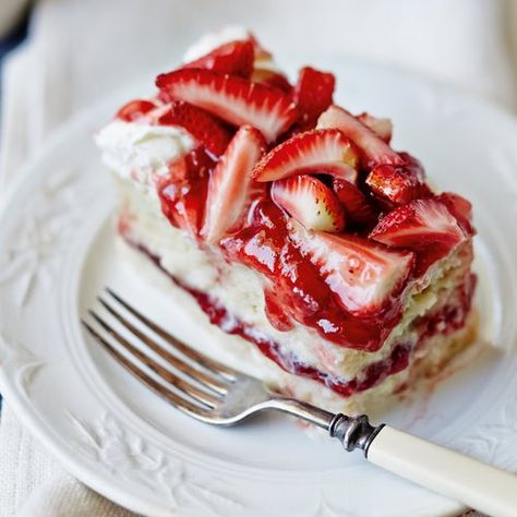 Chano’s Tres Leches Cake -Of all his cakes, I think this one is my very favorite. Topped with strawberries, sandwiched with jam and soaked in cream, it makes for a super moist take on a traditional strawberry shortcake. Just plan to make it ahead so the milk that pools at the bottom of the pan has time to soak in. Cake Magic, Leche Cake, Rustic Wreaths, Tres Leches Cake Recipe, Strawberry Treats, Leches Cake, Funny Birthday Cakes, Tres Leches Cake, Mexican Dessert