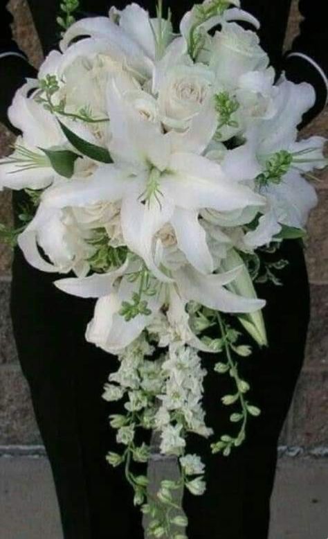 Wedding Bouquets Ideas, Green Wedding Bouquet, Wedding Flower Guide, Cascading Bridal Bouquets, Green Wedding Flowers, Bouquets Ideas, Cascading Wedding Bouquets, Bridal Bouquet Flowers, Lily Bouquet