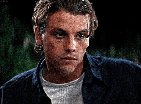 Billy Stu Scream, Billy Loomis Gif Scream, Scream 1996 Gif, Skeet Ulrich Gif, Billy Loomis Icon, Scream Gif, Billy Loomis Hot, Scream Actors, What's Your Favorite Scary Movie