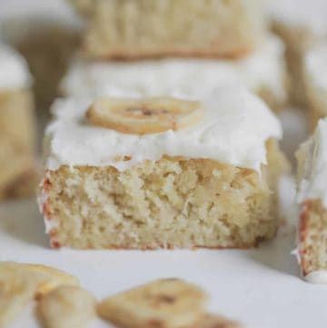 Yummy Sour Cream Banana Bars - The Baking ChocolaTess Sour Cream Uses, Cheese Desserts, Cream Cheese Buttercream Frosting, Ripe Banana Recipe, Bread Bar, Tartlets Recipe, Banana Brownies, Banana Bars, Cream Cheese Desserts