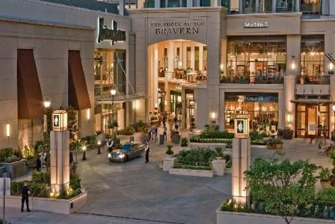 The shops at Bravern (Bellevue upscale shopping) Shopping Center Exterior, Small Mall Design, Plaza Architecture, Shopping Center Design, Shopping Center Architecture, Mall Ideas, Country Club Plaza, Retail Facade, Commercial Design Exterior