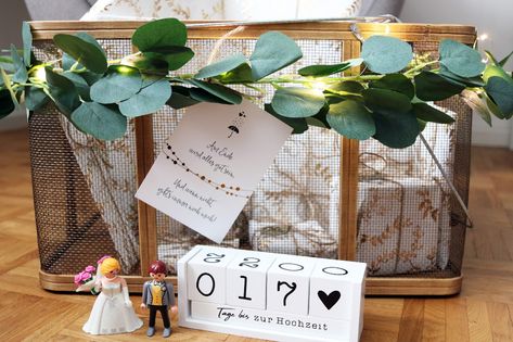 DIY Wedding Countdown Kalender für Bräute | Mareike Unfabulous Diy Wedding Countdown, Wedding Countdown Gifts, Countdown Wedding, Countdown Gifts, Wedding Countdown, Countdown Calendar, Diy Wedding, Advent, Place Card Holders