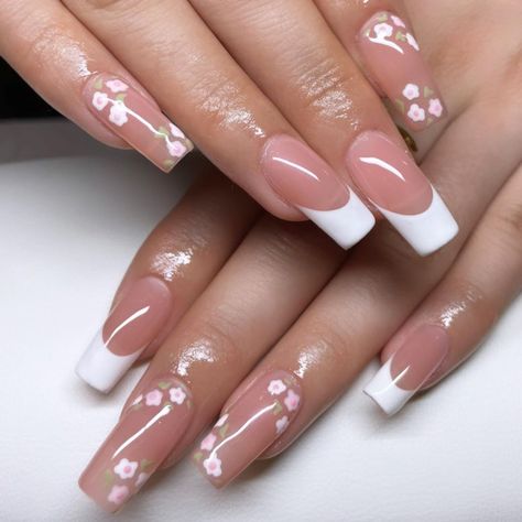 Acrylic Nails Ideas Medium Length, White French Tip With Flowers, Cute Medium Length Nails, French Tip With Flowers, Pink Nails With Flowers, White Flower Nails, Mexico Fits, Adorable Nails, Pink Flower Nails