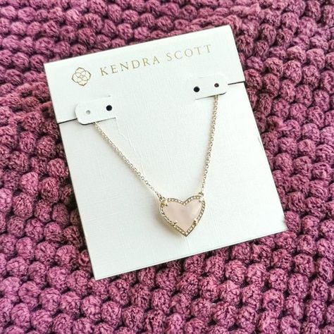 Kendra Scott Rose Quartz Ari Heart Gold Pendant Necklace NEW WITH POUCH Kendra Scott Rose Quartz, Kendra Scott Necklace Elisa, Short Pendant Necklace, Hammered Necklace, Jewelry Kendra Scott, Cute Necklaces, Rose Gold Quartz, Kendra Scott Necklace, Purple Necklace