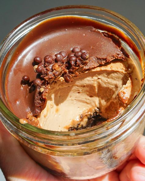 I am moving so I have no fresh content for yall but this is a great time to remind you that my high protein cheesecake jar recipe is on my website AND YouTube with 3 diff flavour options! Cherry cheesecake, double chocolate, and Snickers. Each jar has 16g of protein, but still tastes like REAL cheesecake. Because it IS real cheesecake. 😋 #cheesecake #cheesecakejars #highprotein #proteindessert High Protein Cheesecake, Snickers Cheesecake, Protein Cheesecake, Cheesecake In A Jar, Keto Brownies, Cherry Cheesecake, Protein Desserts, Meals In A Jar, Chocolate Cheesecake