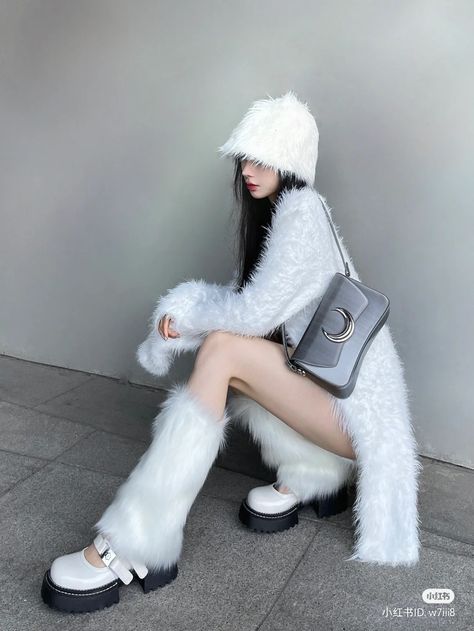 Cycling Leg Warmer, Fur Leg Warmers, Monochromatic Outfit, Girlie Style, Warm Socks, Fashion Illustration Dresses, White Faux Fur, Fashion Socks, Christmas Fashion