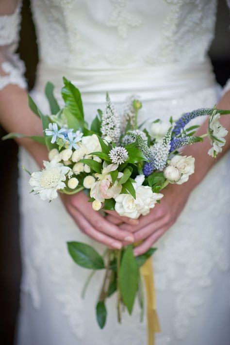 Wedding Ideas: old-fashion-wedding-theme Small Wedding Bouquets, Simple Wedding Bouquets, Wildflower Wedding Bouquet, Pastel Wedding Flowers, Bouquet Bridal, Wedding Flower Ideas, Wildflower Bouquet, Bouquets Wedding, Pastel Wedding