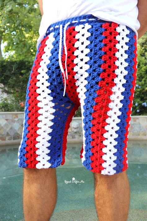 Crochet a Pair Granny Stripe Shorts With a Free Pattern From Repeat Crafter Me! - KnitHacker Crochet Mens Shorts, Crochet Pants Pattern, Shorts Pattern Free, Granny Stripe Blanket, Crochet Shorts Pattern, Granny Stripe, Crochet Men, Repeat Crafter Me, Crochet Pants