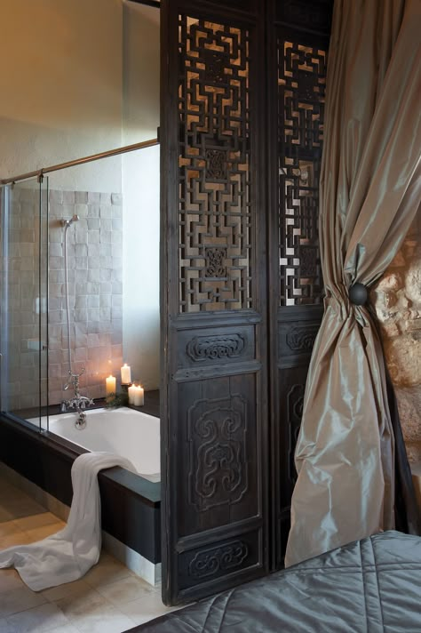 Indochina Bathroom, Chinoiserie Panel, Panel Bathroom, Timeless Bathroom Design, Chinese Screen, Bath Screen, Timeless Bathroom, Asian Interior, Asian Homes