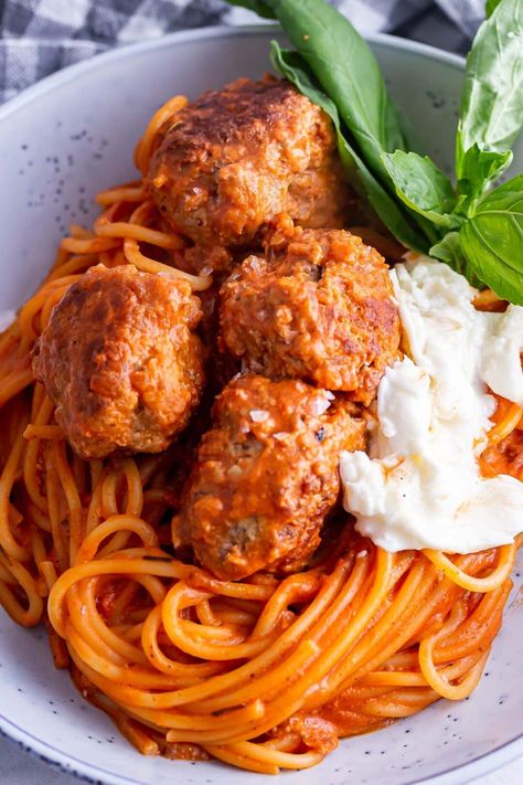 Turkey Meatball Spaghetti, Easy Tomato Pasta Sauce, Easy Tomato Pasta, Meatballs With Spaghetti, Low Carb Turkey Meatballs, Turkey Meatball Soup, Turkey Meatballs Recipe, Turkey Meatballs Healthy, Turkey Mince Recipes