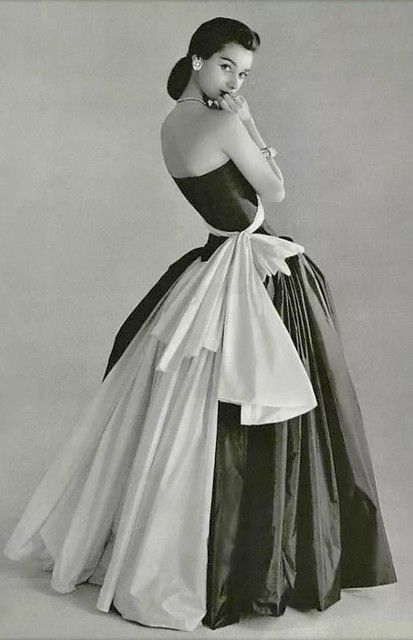 Madame Gres evening dress 1956 | Peter Buchorne | Flickr Madame Gres, Glamour Vintage, Mode Tips, Robes Vintage, Fifties Fashion, Look Retro, Fashion 1950s, Vintage Fashion Photography, 1950s Style