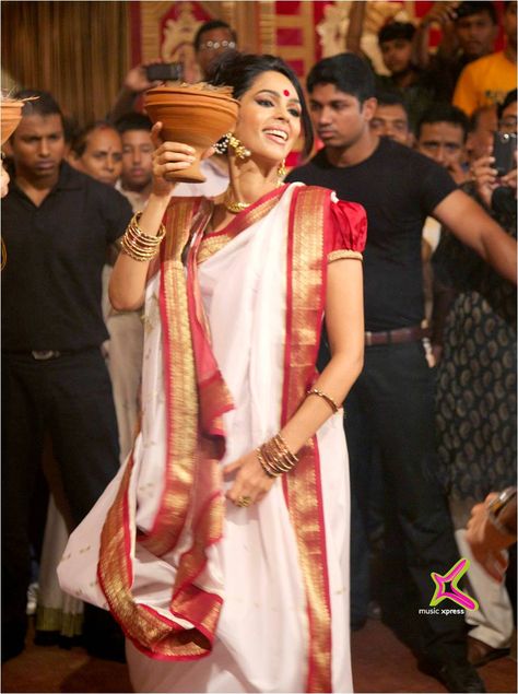 Mallika at a Durga puja.  #Bollywood Mallika Sherawat, Durga Pooja, Goddess Durga, The Bachelorette, Durga Puja, Durga Goddess, Indian Festivals, South Asia, Indian Fashion Dresses