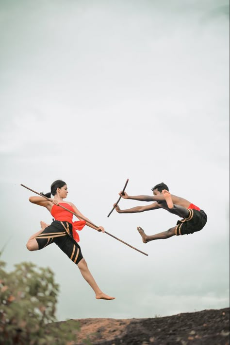 Kalaripayattu Art Kerala, Kalaripayattu Drawing, Silambam Martial Arts, Kalaripayattu Poses, Kalaripayattu Art, Kalaripayattu Photography, Martial Arts Reference, Martial Arts Poses, Kerala Drawing