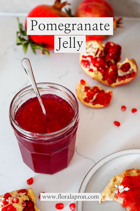 Small Batch Pomegranate Jelly Pomegranate Jalapeno Jelly, Pomegranate Pepper Jelly, Pomegranate Jelly Recipe, Pomegranate Curd, Pomegranate Jam, Pomegranate Jelly, Pomegranate Sauce, Watermelon Jelly, Jam Making