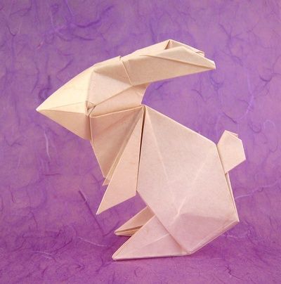 Origami Rabbits, Bunny Origami, Paper Rabbit, Golden Bunny, Origami Decor, Paper Bunny, Paper Art Projects, Origami And Kirigami, Paper Flower Wall Decor