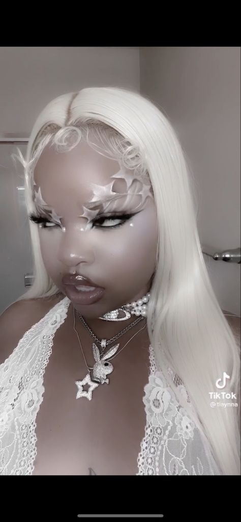 Angel Goth Makeup, White Aesthetic Makeup, White Star Makeup, Puppy Liner Makeup, Star Eyebrows, White Angel Makeup, Makeup Ideas Alt, Star Makeup Black Women, Black And White Makeup Looks