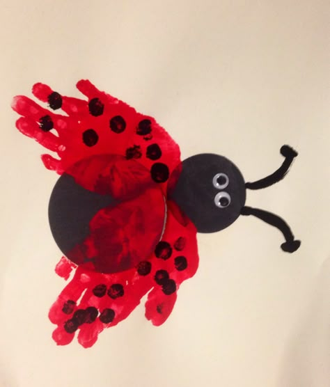 L Is For Ladybug Craft, Ladybug Art For Toddlers, Lady Bug Crafts For Toddler, Ladybug Arts And Crafts, Handprint Ladybug, Ladybug Crafts Preschool, L For Ladybug, Preschool Ladybug, L Is For Ladybug