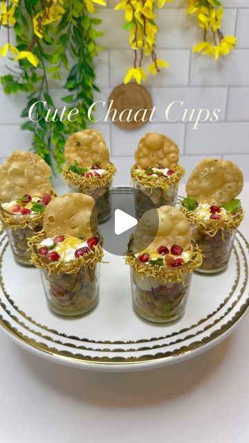 The Styled Graze Co. on Instagram: "We know you’ve loved the rest of this series, but this one is off the chaats 😍💛

#chaat #chaatmasala #snacks #streetfood #plattersofindia #desi #masala #singleserving #mumbaifoodie #graze #grazing #taste #curated #elite" Indian Food Party, Baked Indian Snacks, Chana Chat, Veg Starter Recipes, Veg Appetizers, Healthy Indian Snacks, Chats Recipe, Veg Snacks, Indian Appetizers