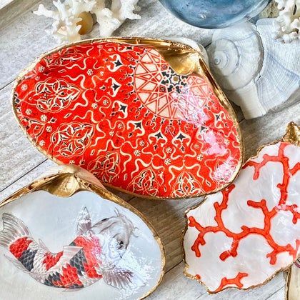 Shell Gifts, Shells Decor, Oyster Shells Decor, Shell Trinket Dish, Coastal Crafts, Oyster Shell Crafts, Shell Mirror, Awesome Crafts, Fish Home