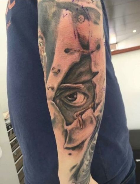 Awesome Jeepers Creepers piece Jeeper Creeper Tattoo, Keepers Creepers Tattoo, Jeepers Creepers Art, Scary Movie Tattoos Sleeve, Insidious Tattoo, Jeepers Creepers Tattoo Design, Creeper Tattoo, Texas Chainsaw Tattoo, Jeepers Creepers Tattoo