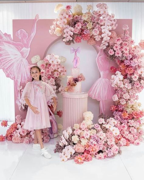 Ballerina Backdrop, Ballerina Birthday Party Decorations, Ballerina Baby Showers, Barbie Party Decorations, Ballerina Birthday Parties, Ballerina Party, Ballerina Birthday, Barbie Party