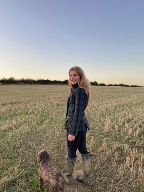 British Country Outfits Women, British Farmer Aesthetic, England Countryside Outfits, British Country Aesthetic, Wellies Aesthetic, British Country Style Women, English Country Outfits Women, English Countryside Outfit, Aesthetic Walks