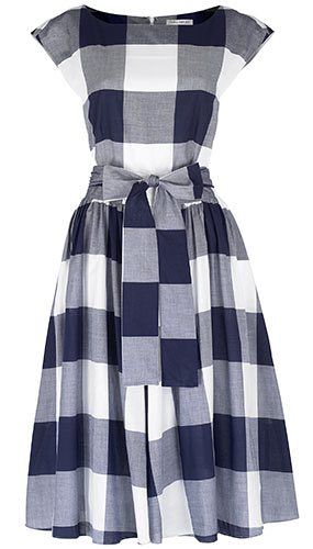 Checkered Dress, Modest Clothing, Beauty Dress, Architecture Illustration, Gingham Dress, Clothing Ideas, Laura Ashley, Mode Inspiration, Smart Casual