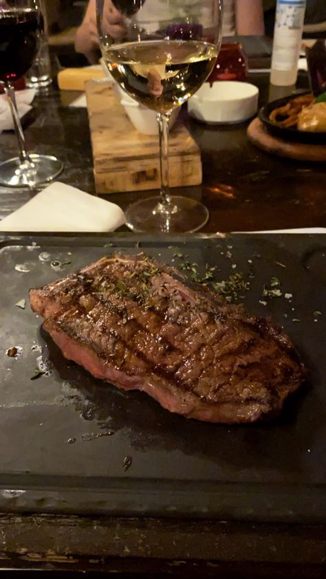 Steak Asthetic Picture, Asthetic Picture, Food Therapy, Steak Dinner, Food Recepie, Fancy Dinner, Food Goals, Fake Story, Food Obsession