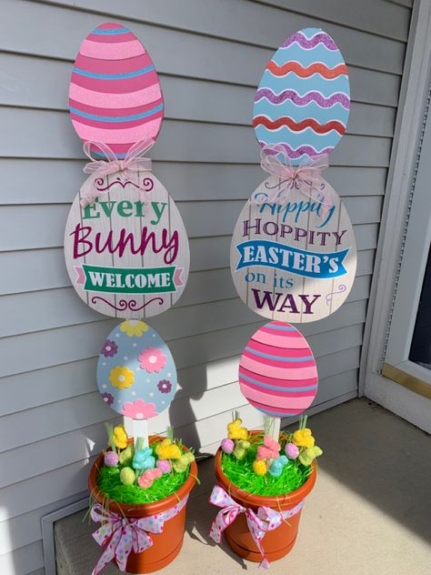 Easter Cubicle Decorations, Easter Topiary Diy, Dollar Tree Easter Diy Outdoor, Easter Party Decorations Outdoor, Office Easter Decorations, Easter Diy Yard Decor, Easter Porch Ideas, Diy Bunny Topiary, Dollar Tree Easter Crafts 2023