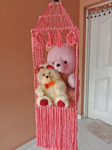 #Macrame teddy swing Thermocol Art, Handbags Patterns, Crochet Handbags Patterns, Handbag Pattern, Macrame Art, Crochet Handbags, Macrame, Teddy Bear, Wall Hanging